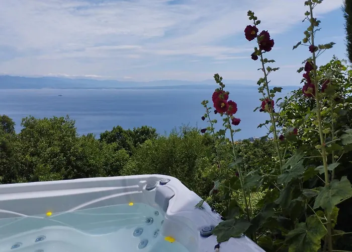 Castella Vila Poljane